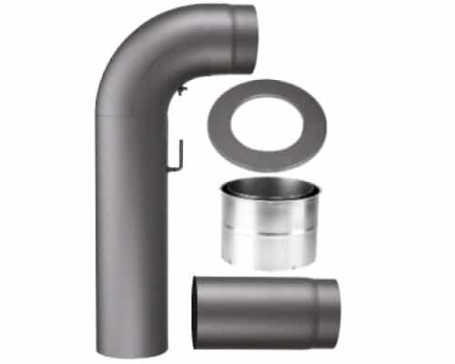 Das Bild zeigt ein graues Kaminofen-Rohrset, bestehend aus einem gebogenen Rohr, einem geraden Rohrsegment und zwei Verbindungsstücken. Diese Komponenten werden typischerweise zum Anschluss eines Kaminofens an ein Abgassystem verwendet. Das Set ist in einer schlichten, eleganten grauen Farbe gehalten, die zu verschiedenen Kaminofen-Designs passt. Das funktionale Design sorgt für eine effiziente Rauchabfuhr und ist ein wichtiges Zubehör für jeden Holzofen.