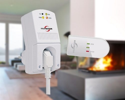 Das Bild zeigt Zubehör für Kaminöfen, bestehend aus einem Steckdosen-Einsatz und einem kabellosen Sensor. Im Hintergrund ist ein modern gestalteter Raum mit einem brennenden Kaminofen zu sehen, der für eine gemütliche Atmosphäre sorgt. Der Fokus liegt auf den Geräten im Vordergrund, die vermutlich zur Sicherheit oder Steuerung des Kaminofens dienen. Der Einsatz von hochwertigem Zubehör kann die Nutzung eines Kaminofens effizienter und sicherer gestalten.