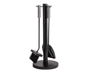 Pejsebestiksæt med kost, skovl og holder i sort metal og med håndtag i rustfrit stål. Elegant design, ideelt til vedligeholdelse af pejsen.